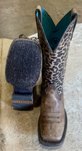 Load image into Gallery viewer, Women&#39;s Circuit Savanna Ariat Boots
